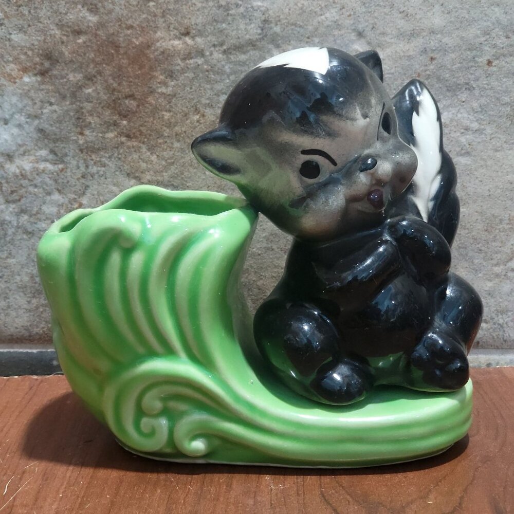 Vintage Shawnee USA Stinker Little Skunk Planter Vase 512